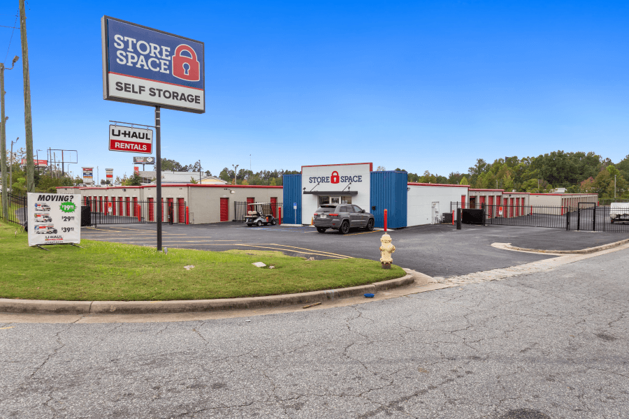 1016_900x500_sign_06 store space in columbus, ga