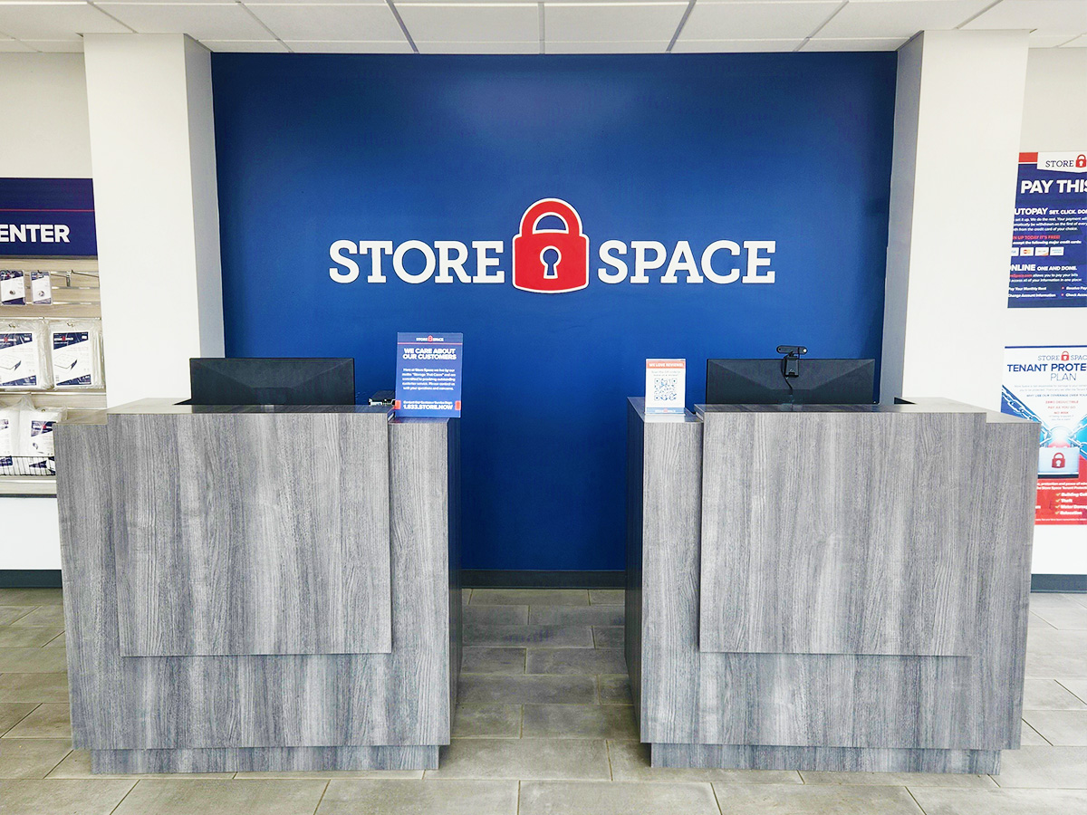 office store space self storage 250 S Randall Rd, South Elgin, IL 60177